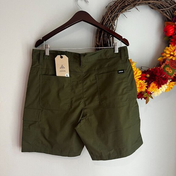 prAna Mens 35"W / 8"Length Standard Double Peak Hiking Short in Cargo Green - Picture 5 of 8
